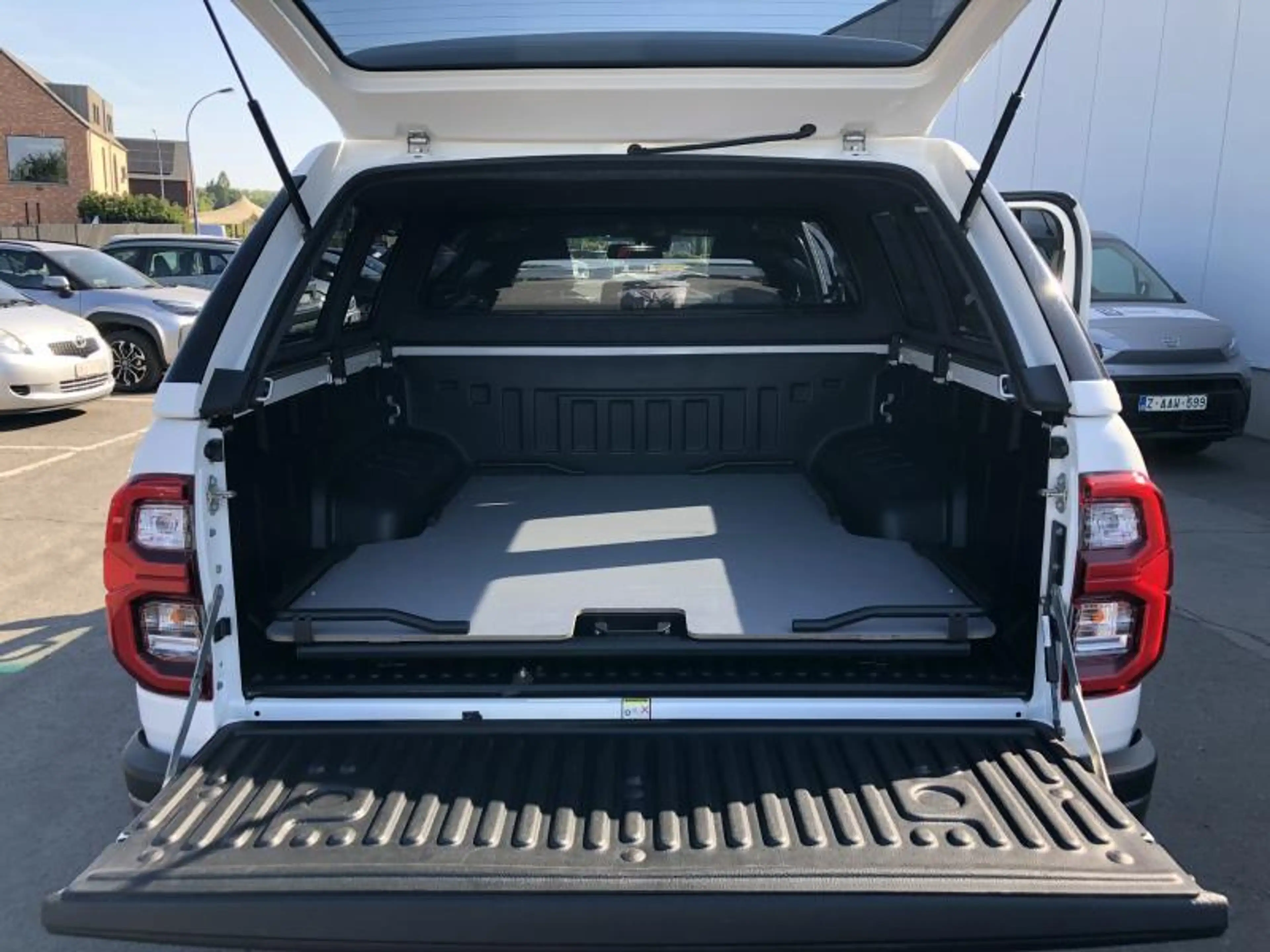 Toyota Hilux Invincible — photo 10