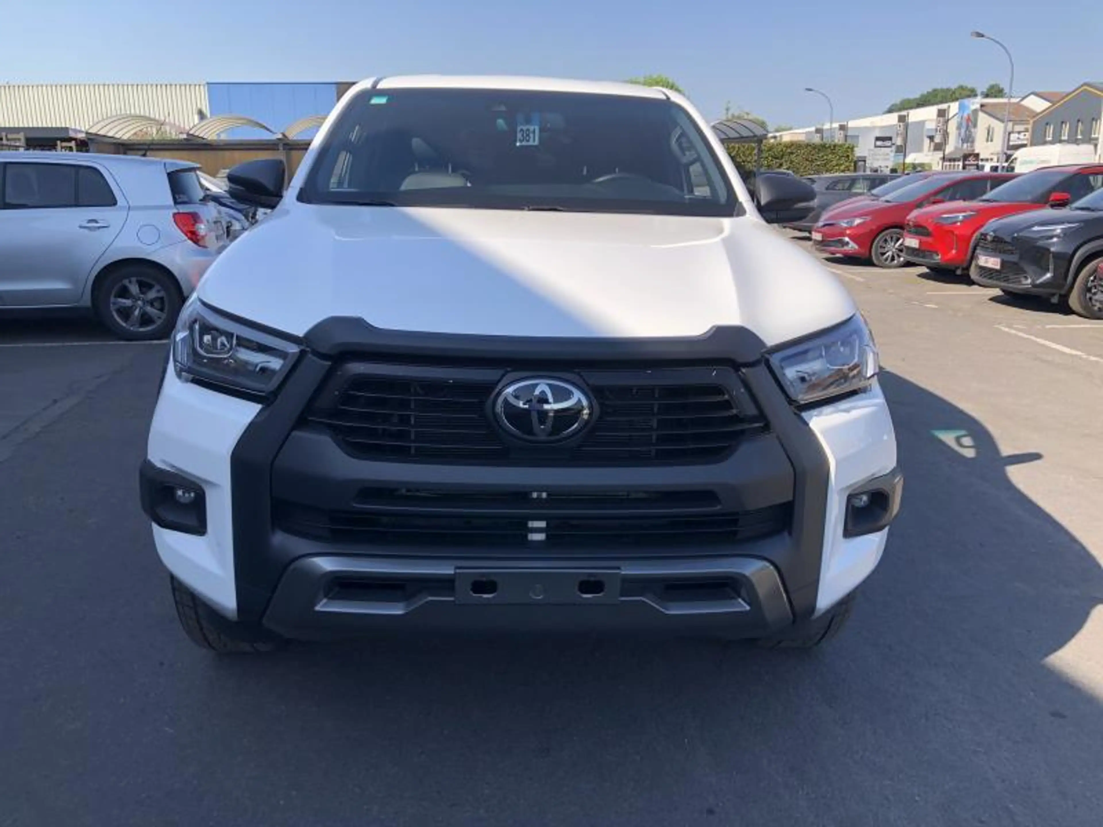 Toyota Hilux Invincible — photo 8