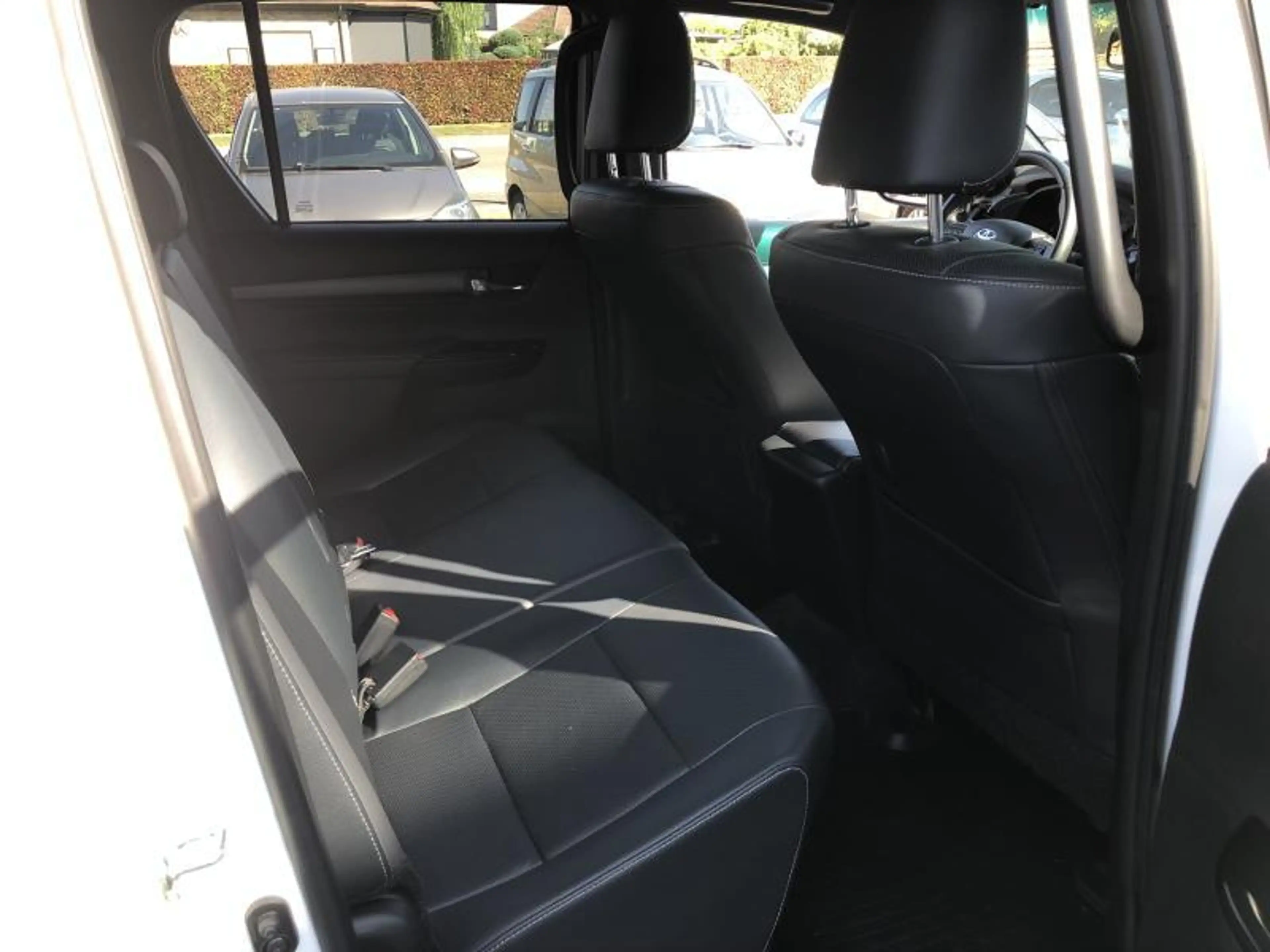 Toyota Hilux Invincible — photo 12