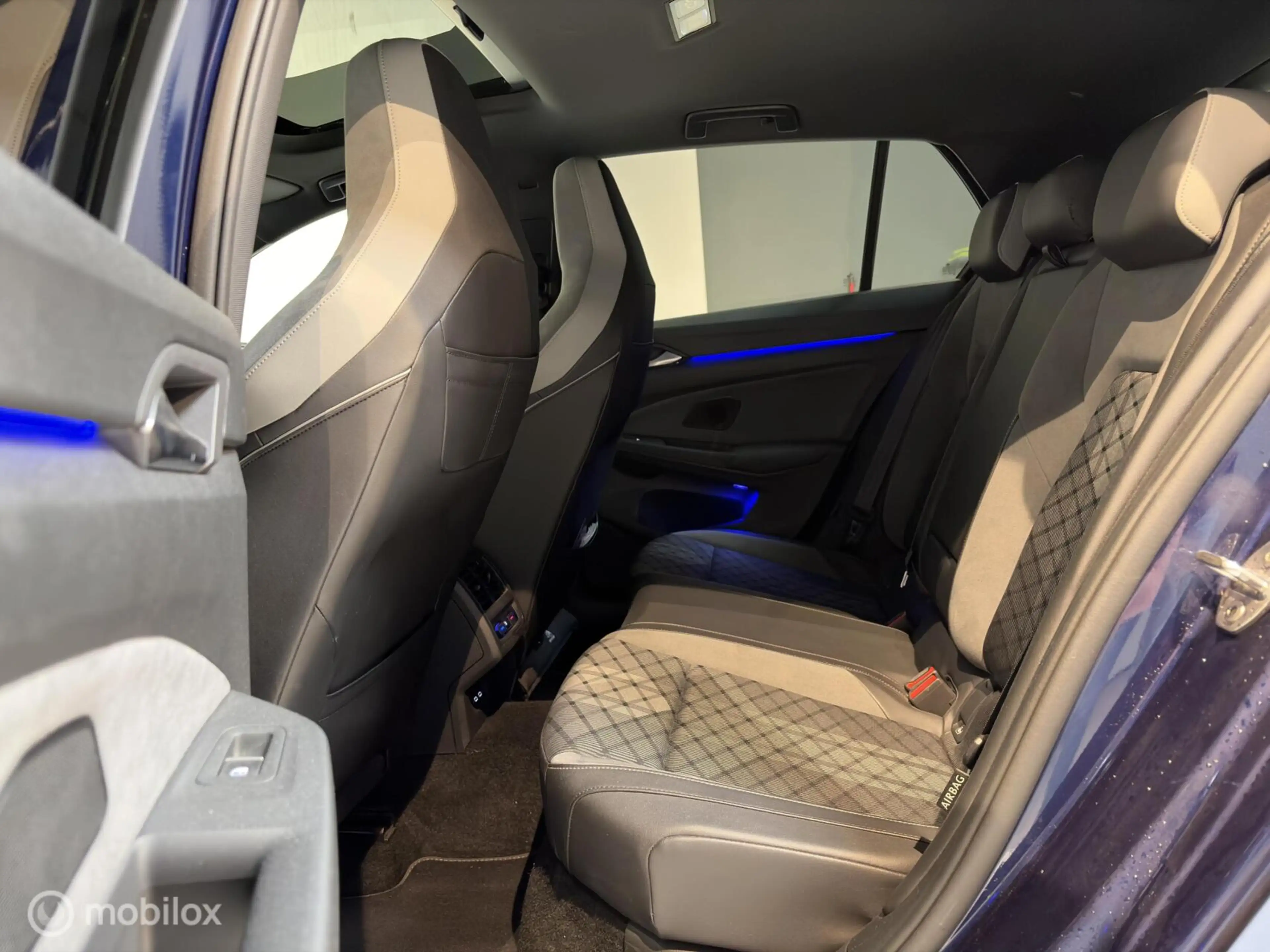 Volkswagen Golf R 1.5 eTSi R-Line / Pano/ Head-up/ Matrix/H&K — photo 6