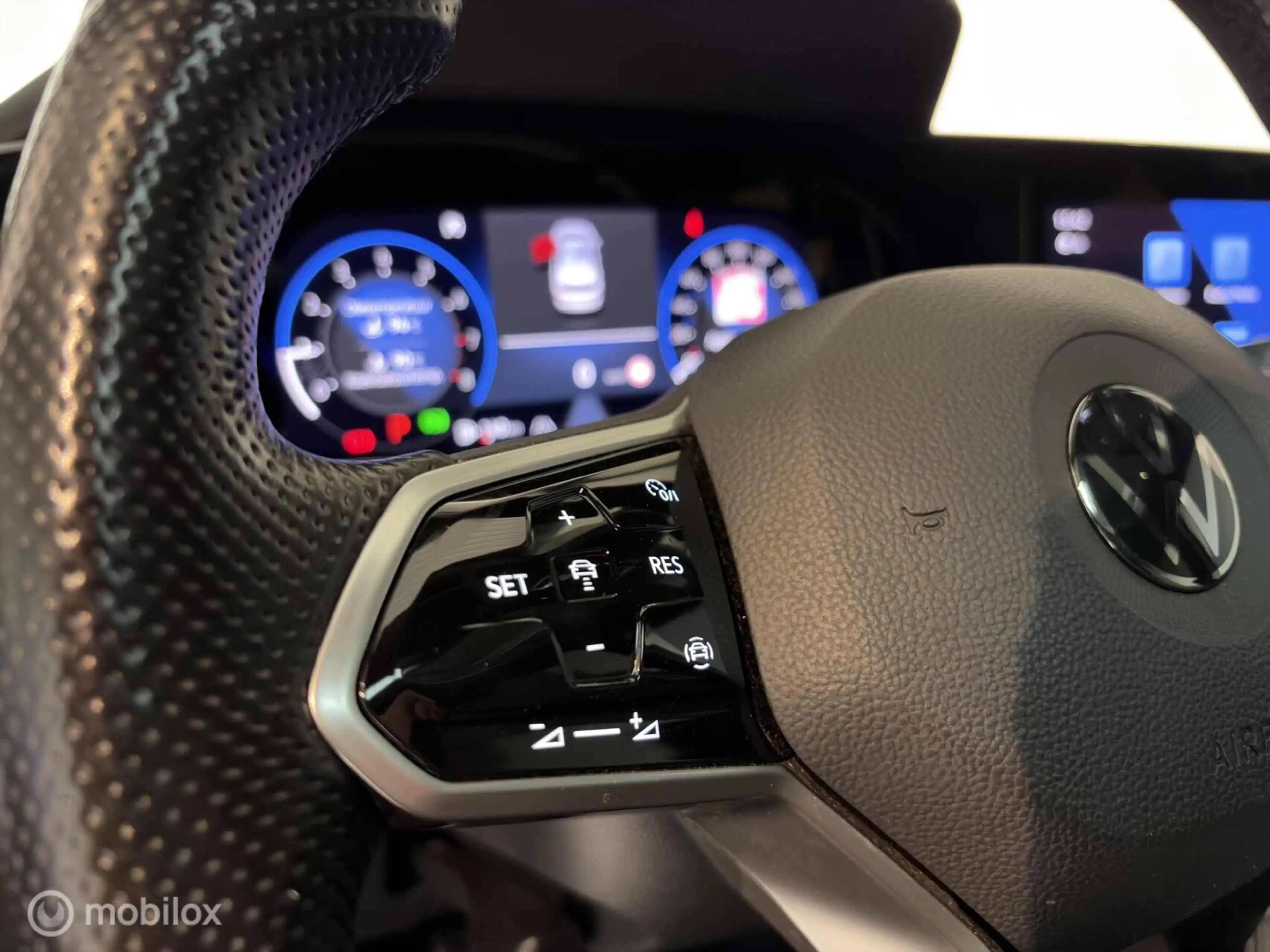 Volkswagen Golf R 1.5 eTSi R-Line / Pano/ Head-up/ Matrix/H&K — photo 12