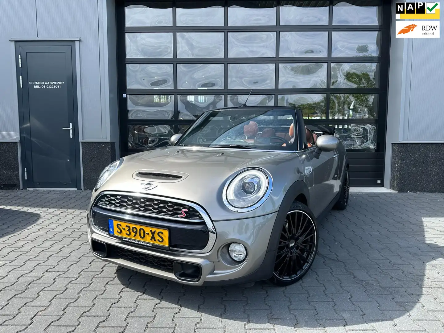 MINI Cooper S Cabrio Mini 2.0 Chili Serious Business AUTOMAAT VOL OPTIE Gris - 1