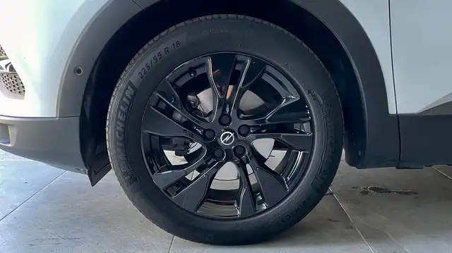 Opel Grandland view 4
