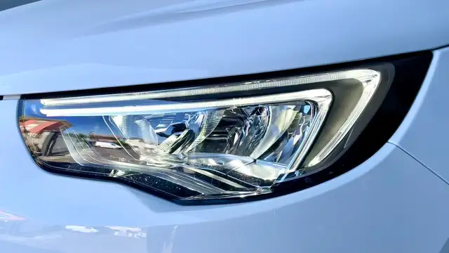 Opel Grandland view 3