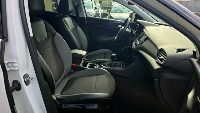 Opel Grandland view 12