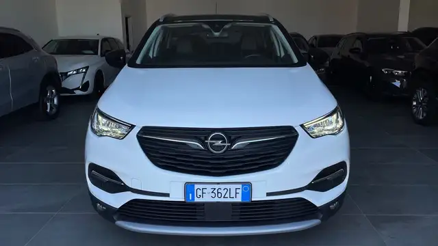 Opel Grandland view 2