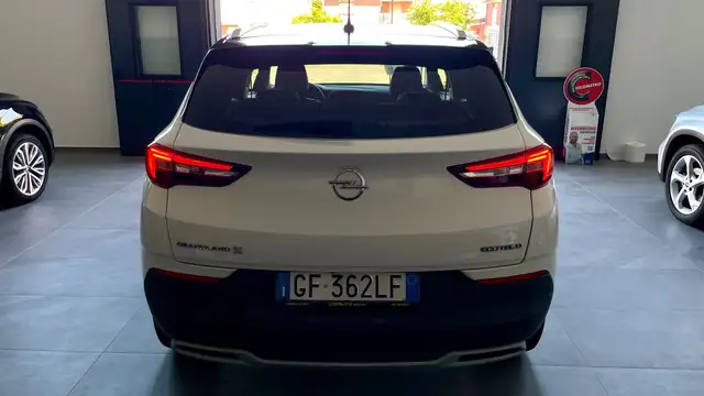 Opel Grandland view 6