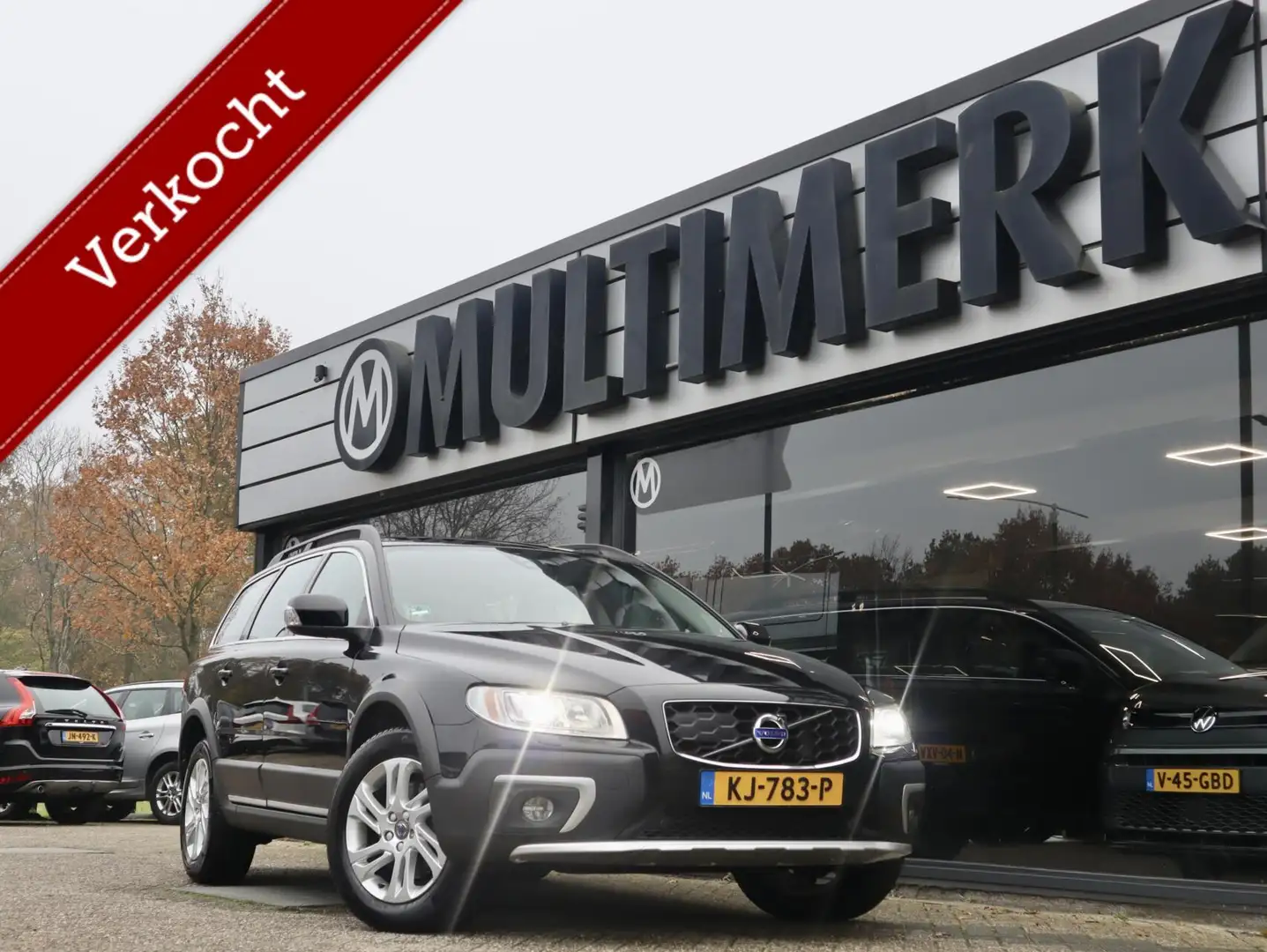 Volvo XC70 2.4 D4 5 Cilinder AWD Summum Zwart - 1