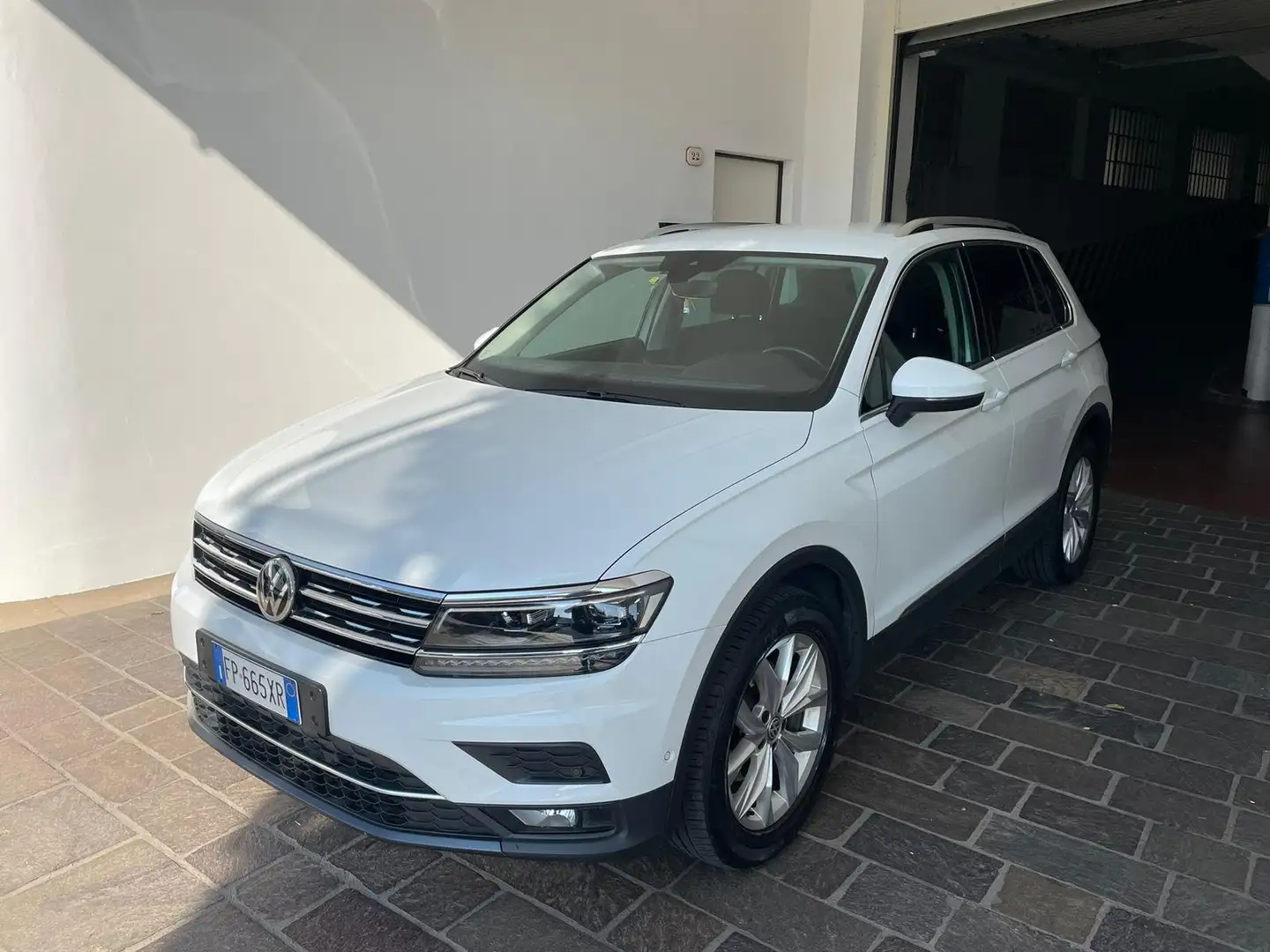 Volkswagen Tiguan Tiguan 2.0 tdi Executive 4motion 150cv dsg Bianco - 1