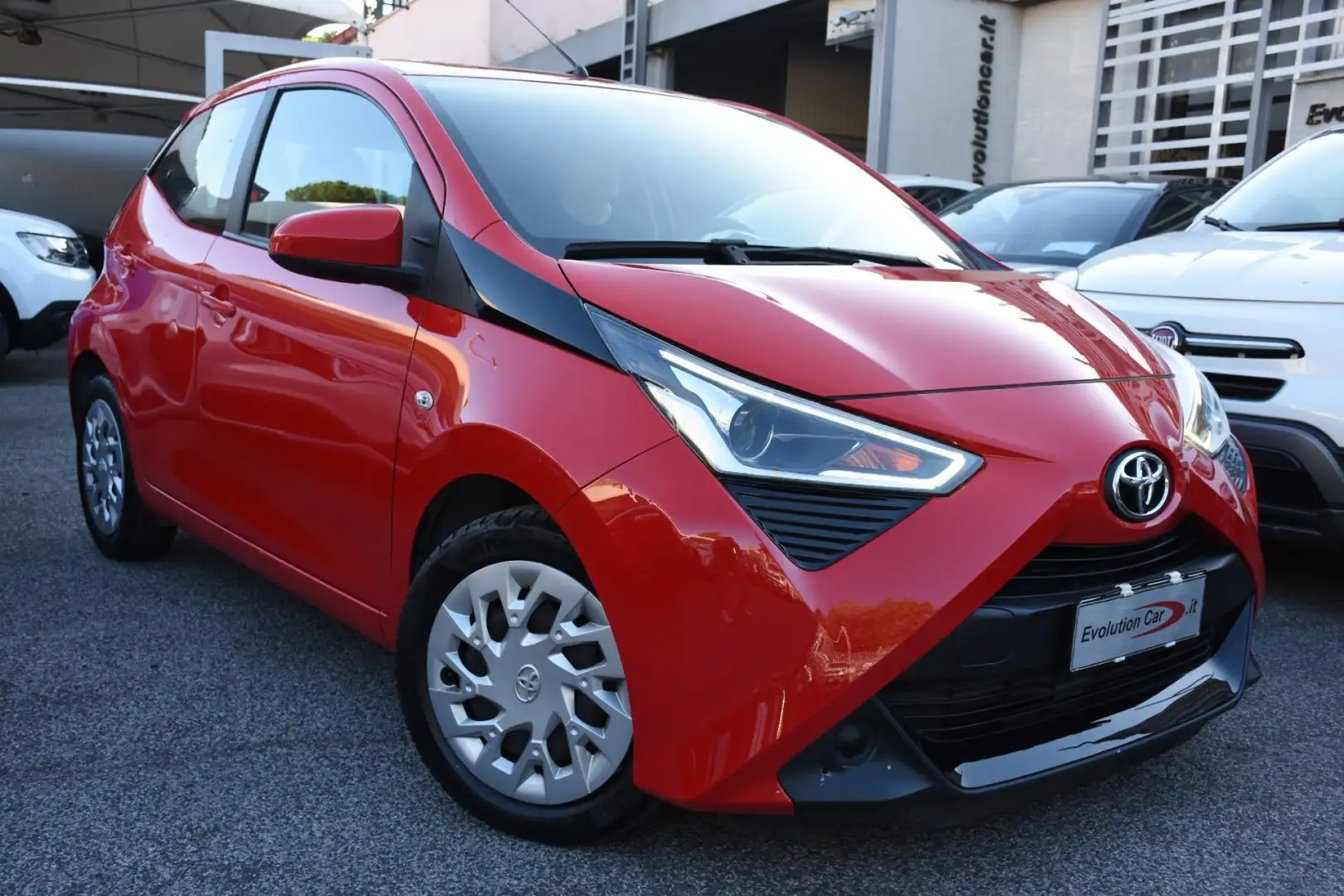 Toyota Aygo 1.0 VVT-i 72 CV 5 porte x-business plus MMT Rouge - 2