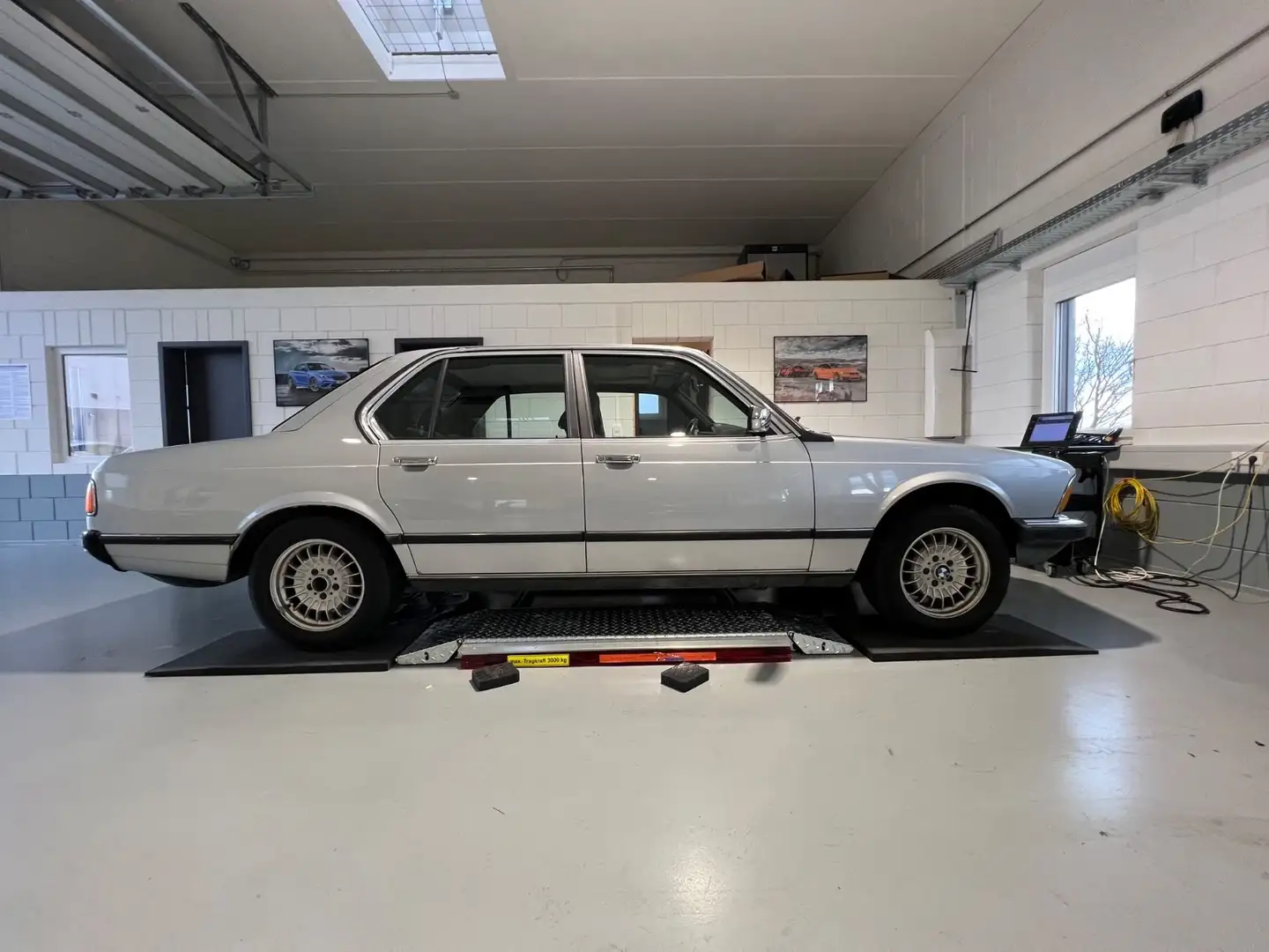 BMW 735 i Aut. I  E23  I. 1. Hd.,  32'Tkm! Срібний - 2
