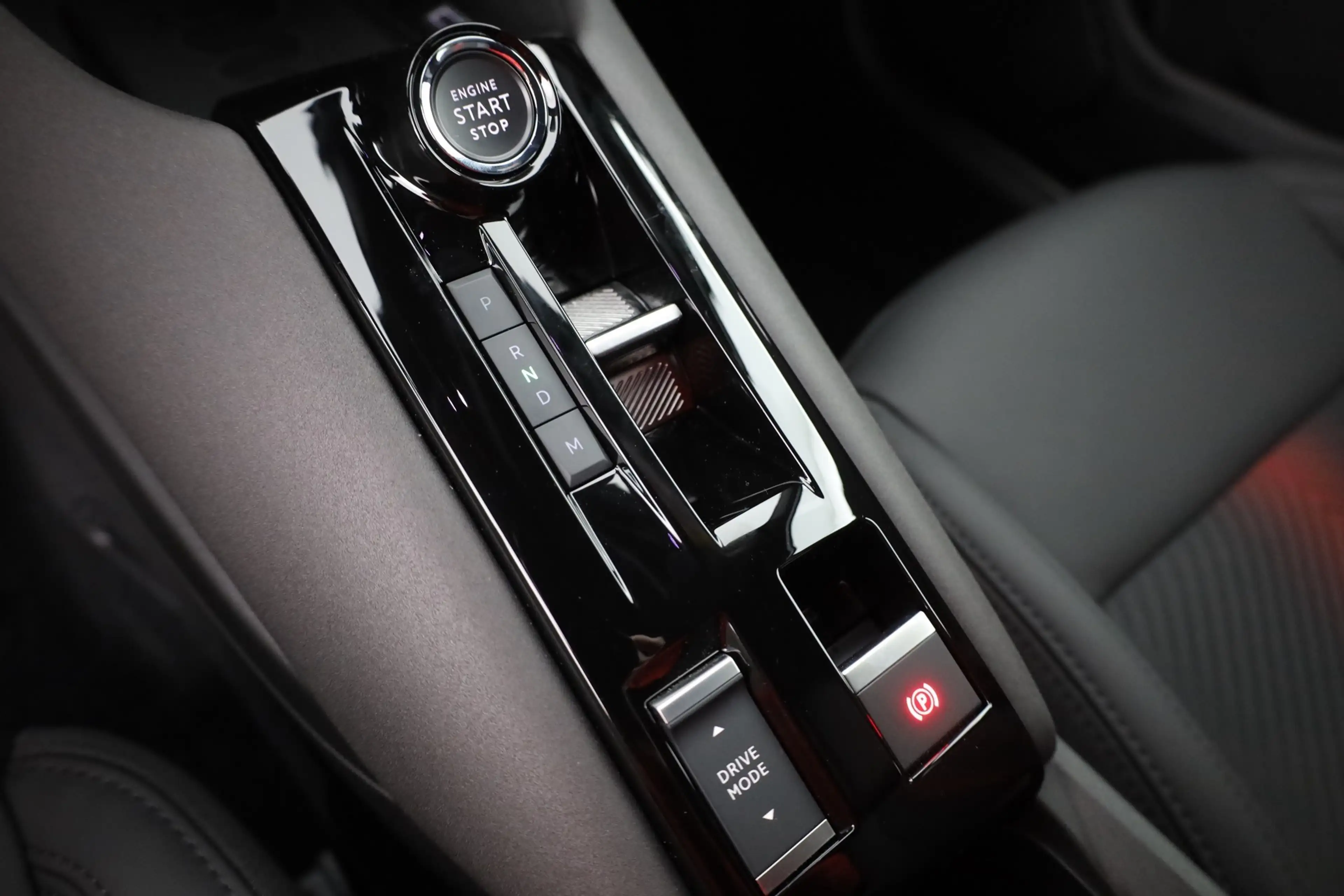 Alfa Romeo Junior Ibrida Speciale 1.2 VGT LED ACC Navi — photo 12