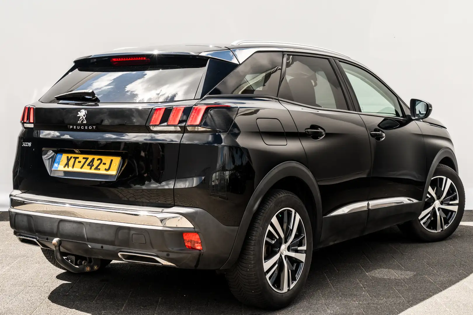 Peugeot 3008 1.2 PureTech Allure | Trekhaak | 18 inch LMV | Get Nero - 2