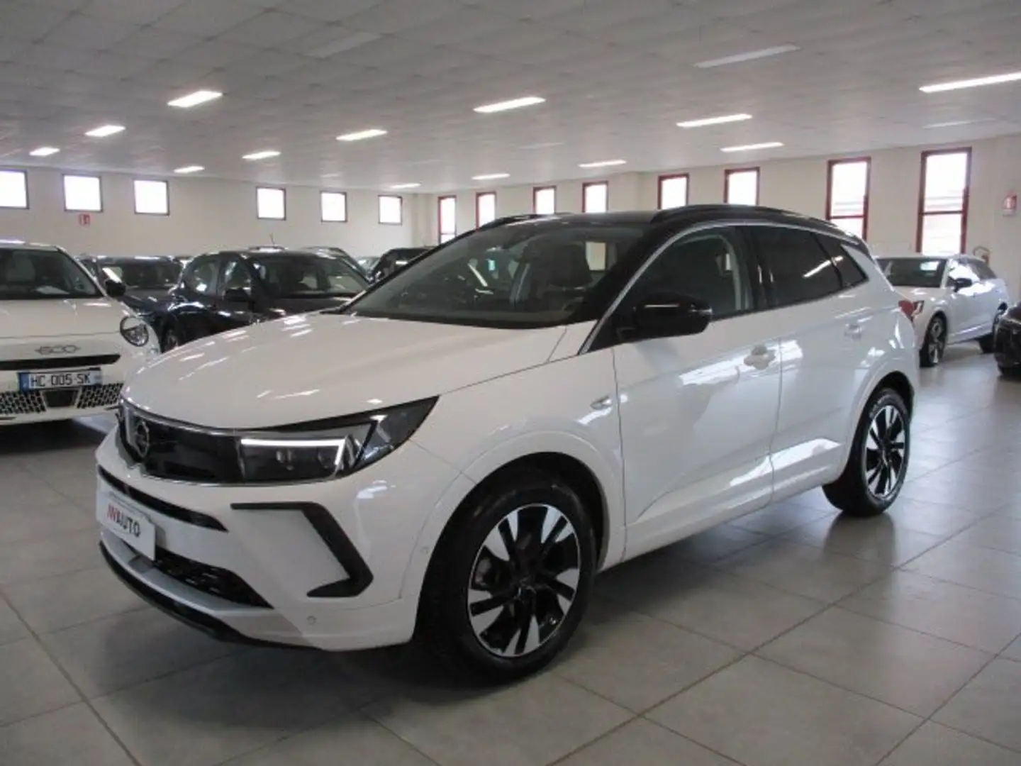 Opel Grandland X Grandland 1.2T Business Elegance 130CV Bianco - 1
