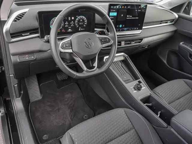 Volkswagen T-Roc view 9