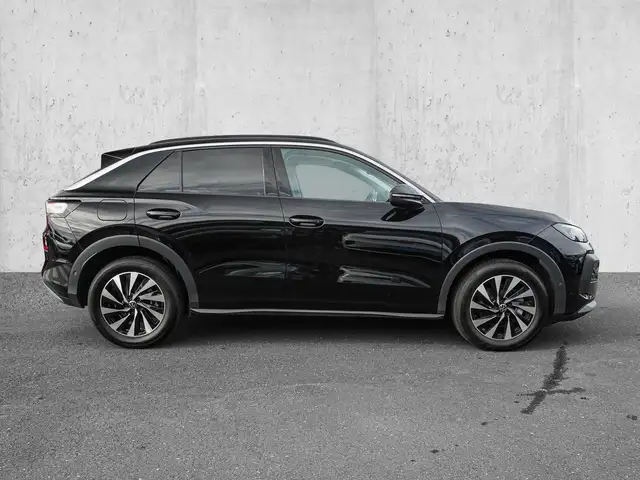 Volkswagen T-Roc view 5