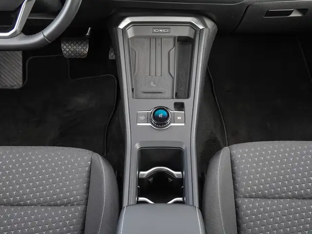 Volkswagen T-Roc view 13