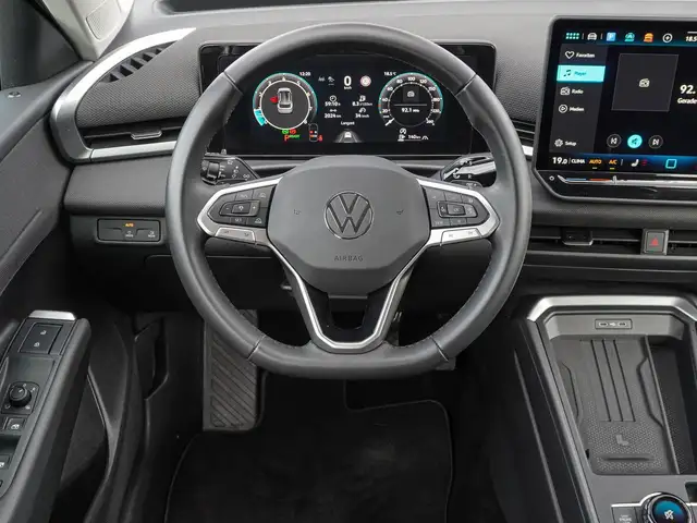 Volkswagen T-Roc view 11