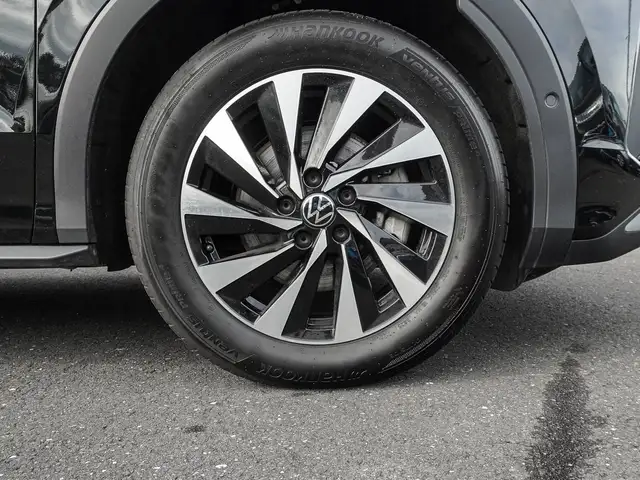 Volkswagen T-Roc view 7