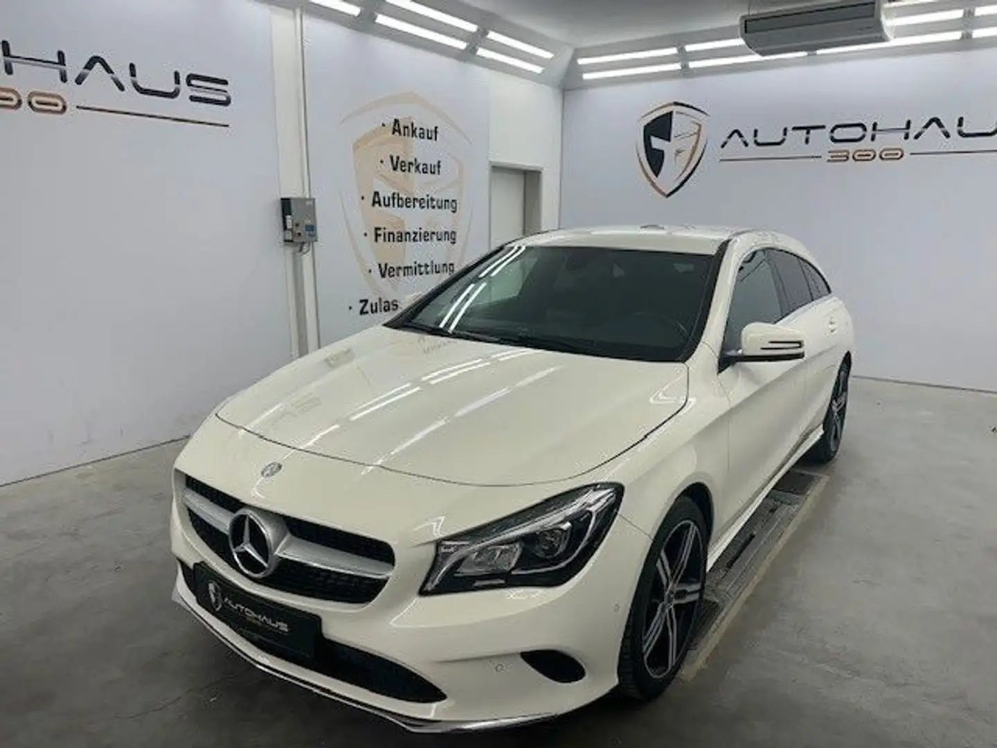 Mercedes-Benz CLA 180 NAVI KLIMA PDC MFL SHZ Wit - 1