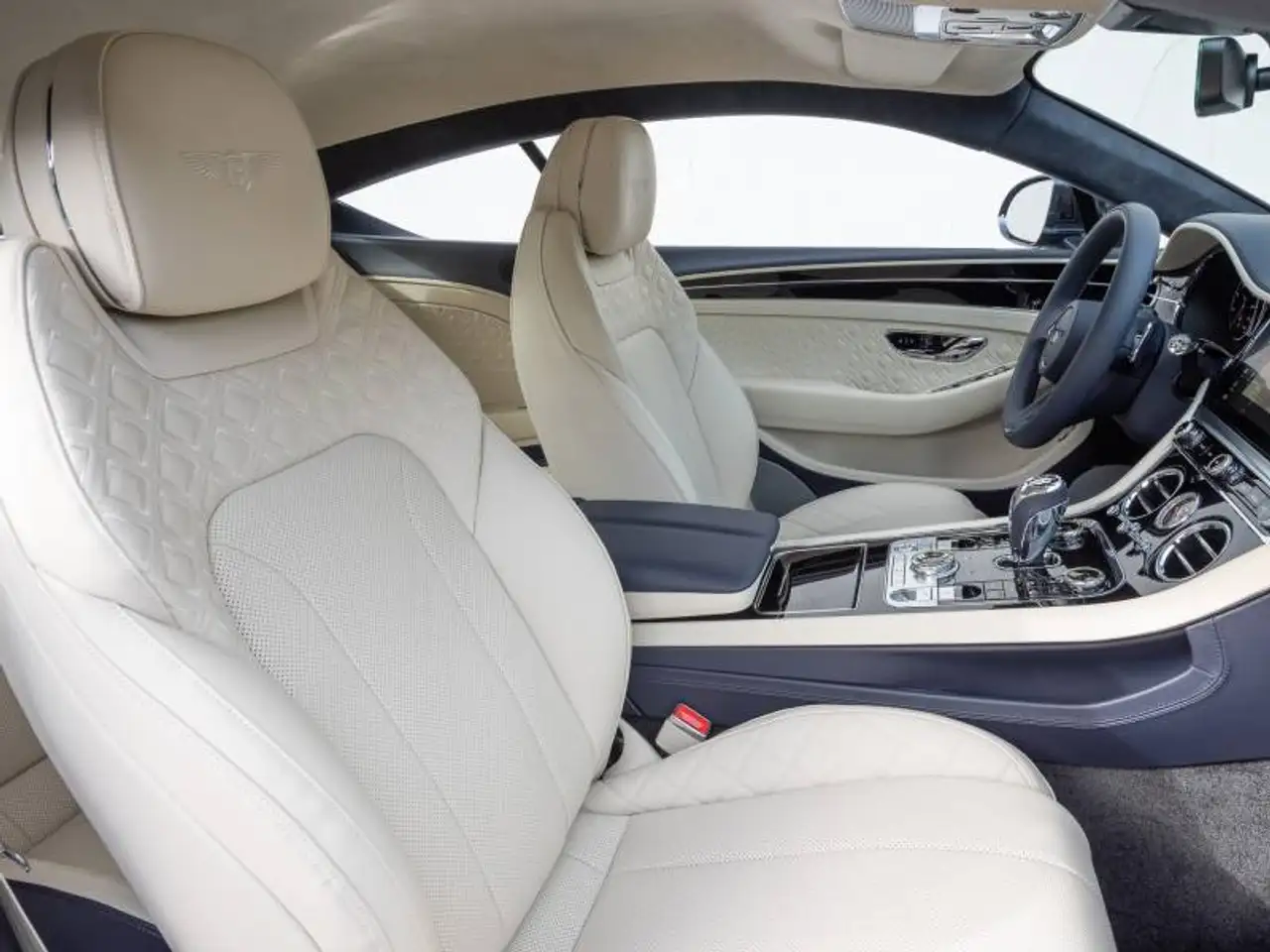 Bentley Continental GT 2022 — фото 11