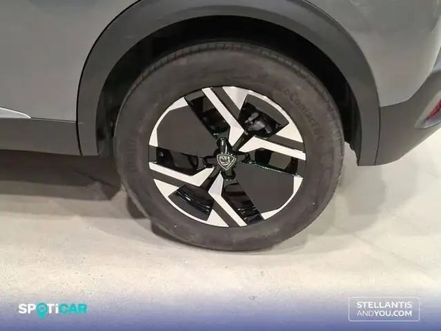 Peugeot 2008 view 11