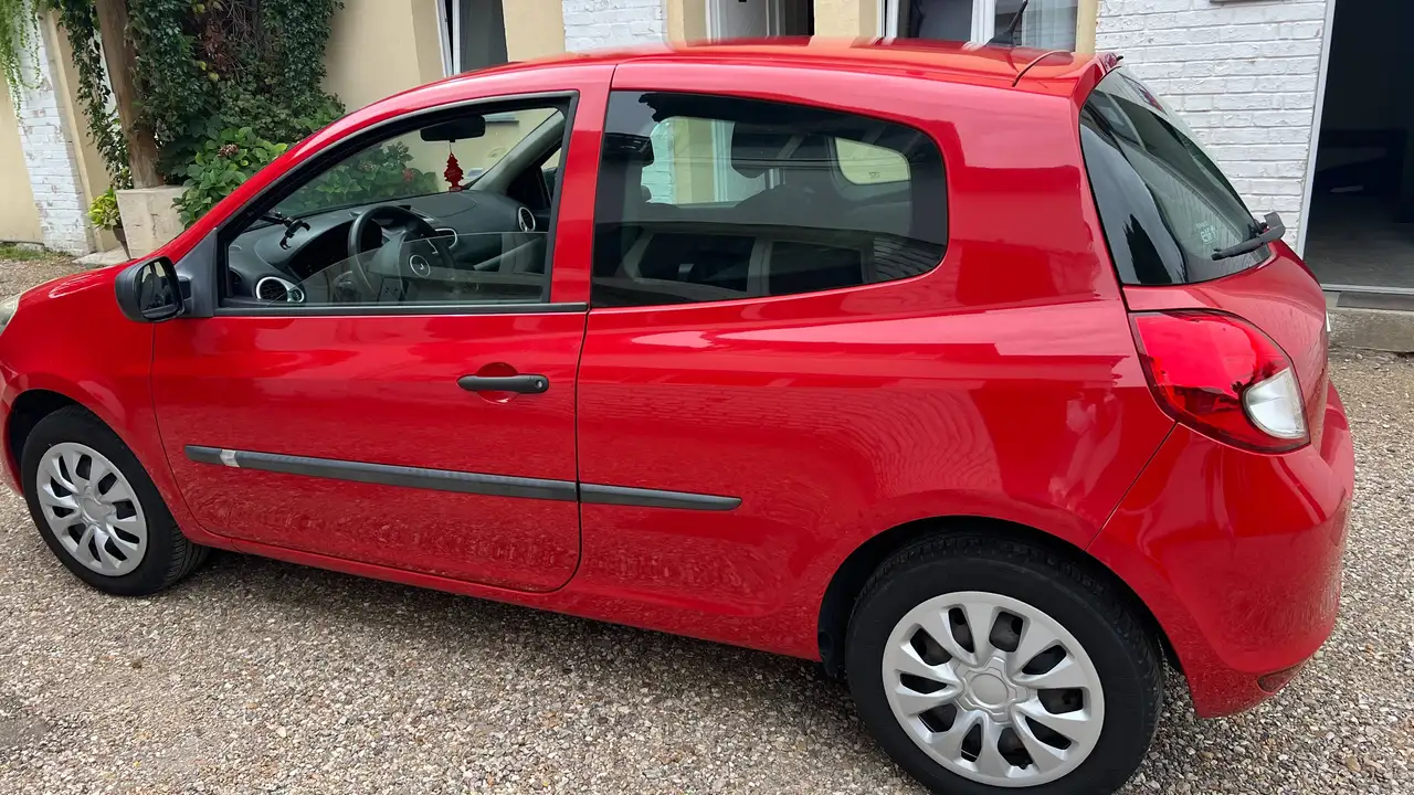 Renault Clio Citadine 3 portes — photo 2