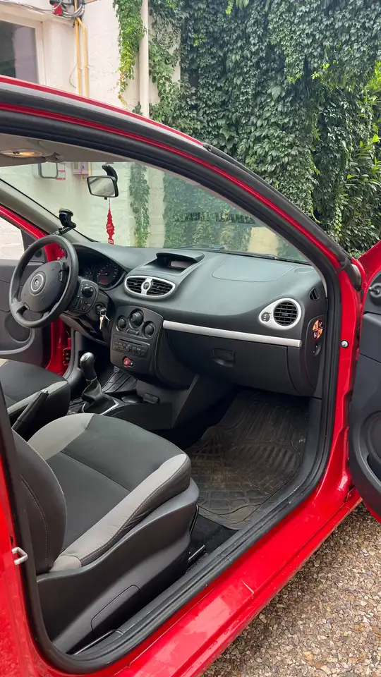 Renault Clio Citadine 3 portes — photo 4