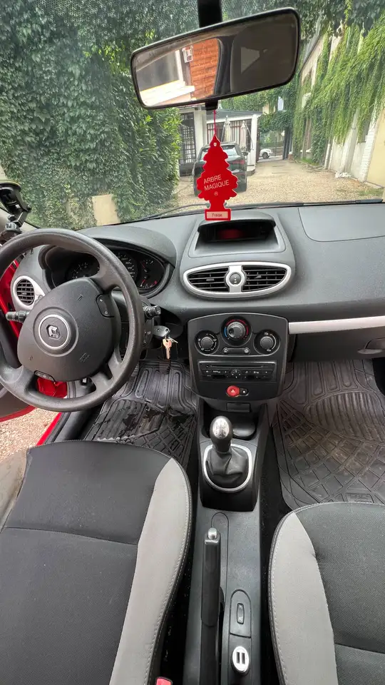 Renault Clio Citadine 3 portes — photo 6