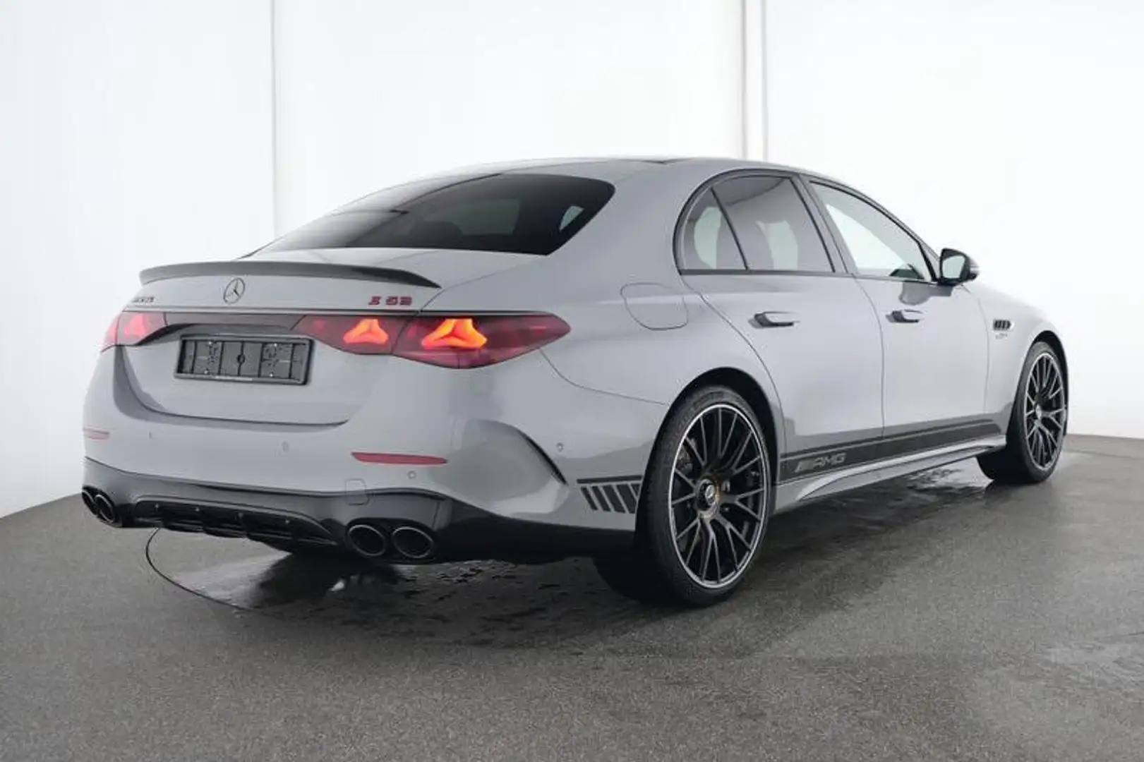 Mercedes-Benz E 53 AMG E Limousine Automaat 4MATIC+ Edition 1 | MANUFAKTU Grijs - 2