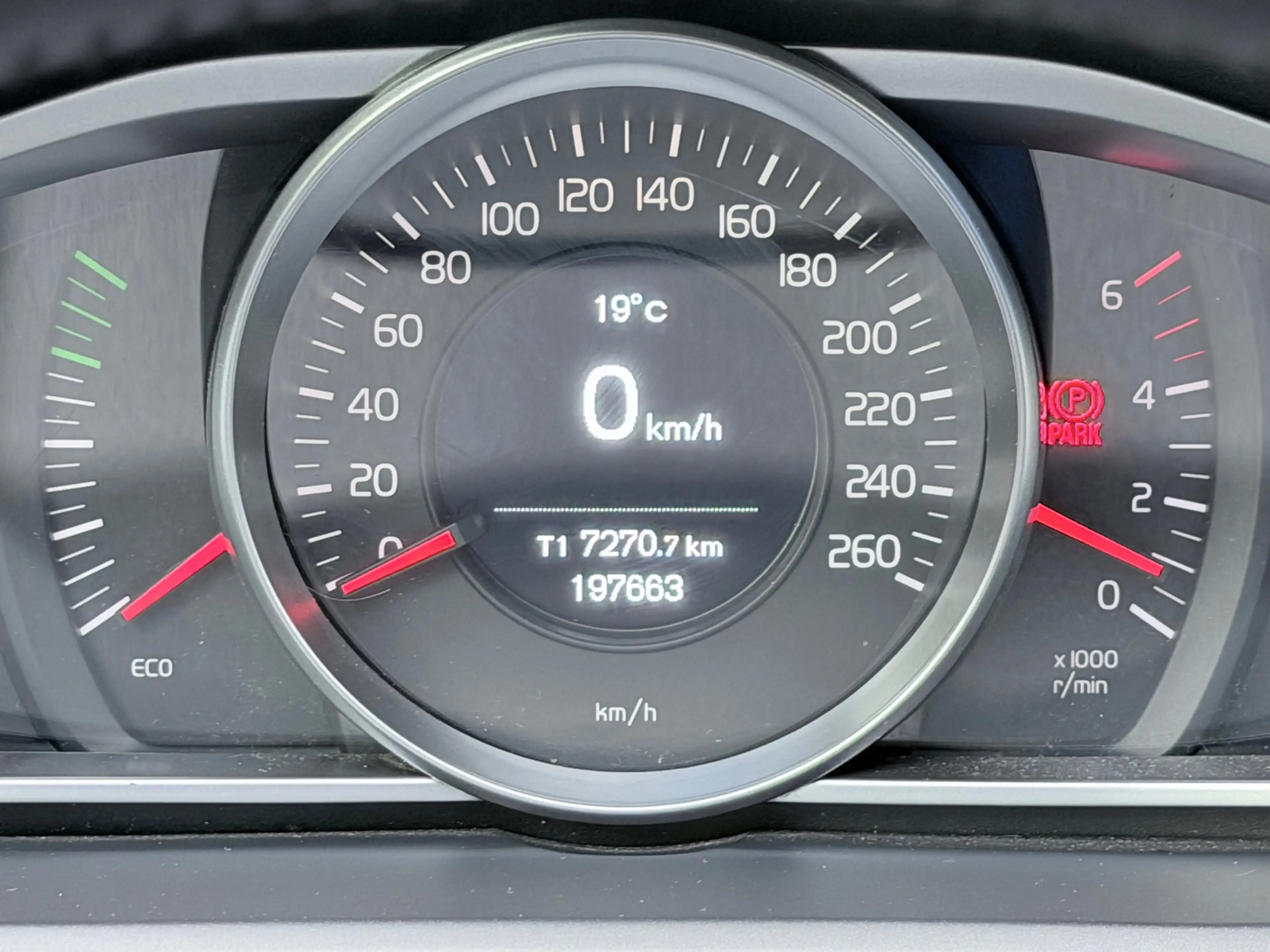 Volvo V40 Cross Country 1.6 D2 Summum Navigatie/Airco — photo 17