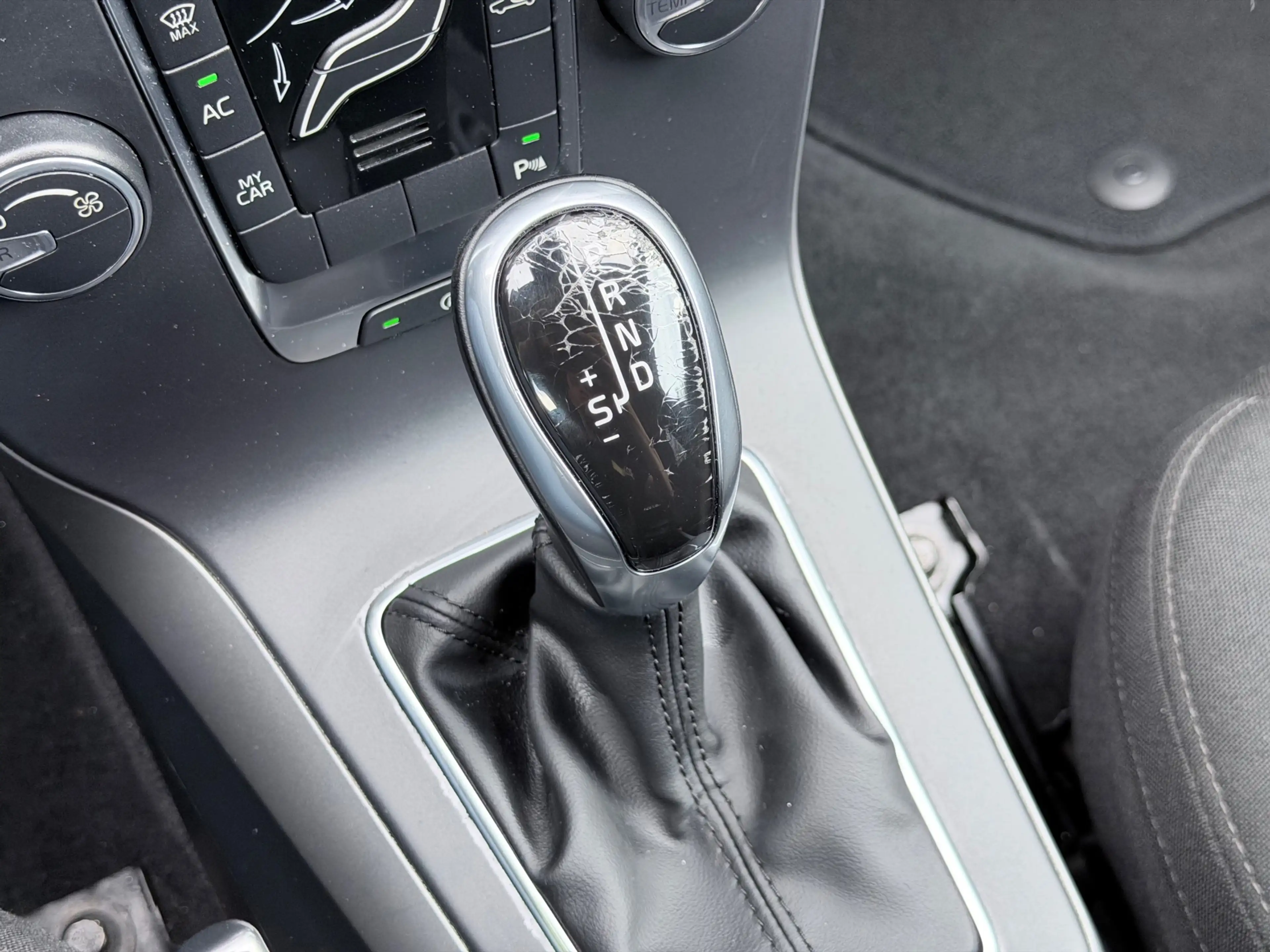 Volvo V40 Cross Country 1.6 D2 Summum Navigatie/Airco — photo 14