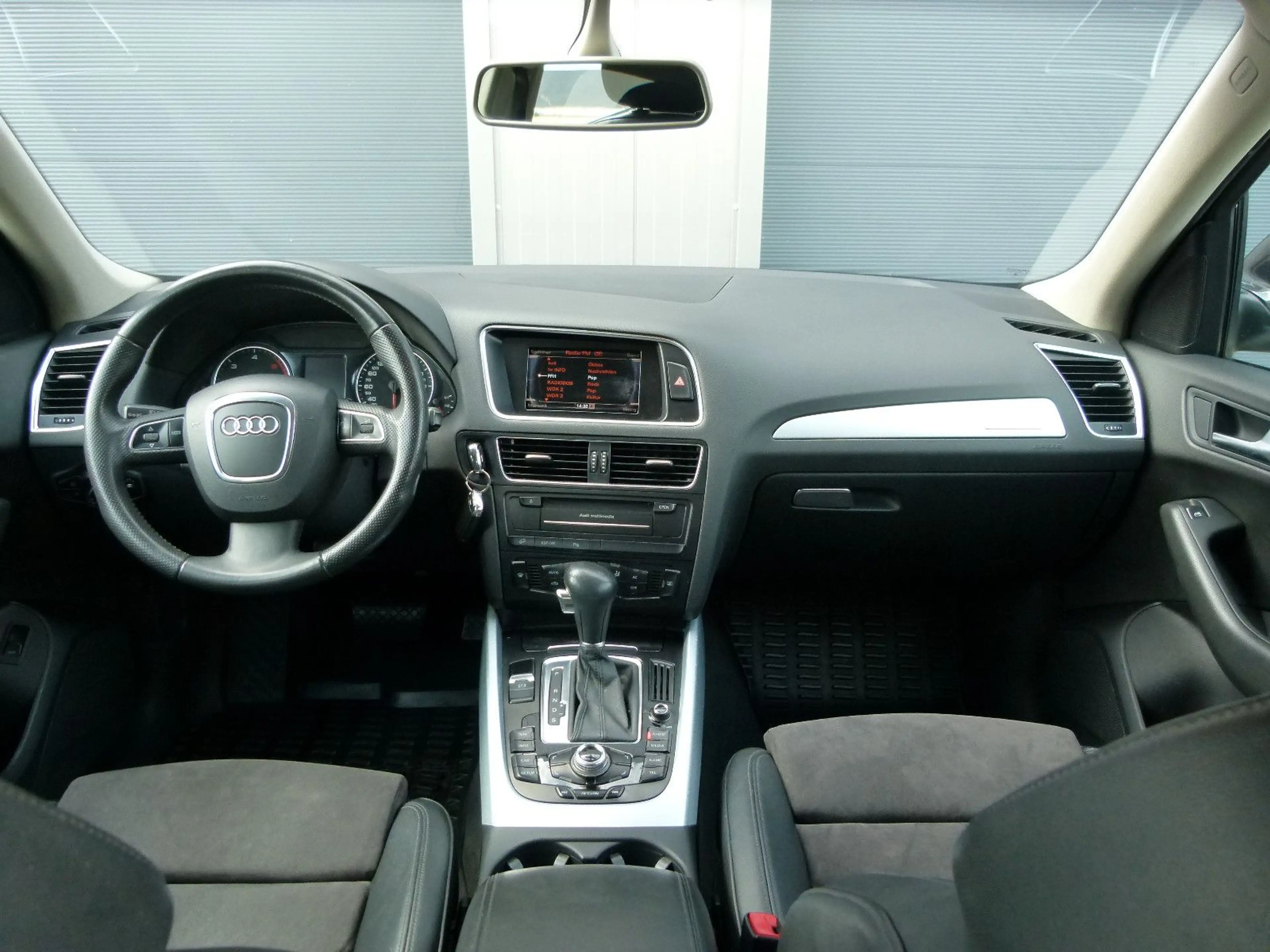 Audi Q5 3.0 TDI 176 kW quattro S-line AHK Navi Xenon — photo 9