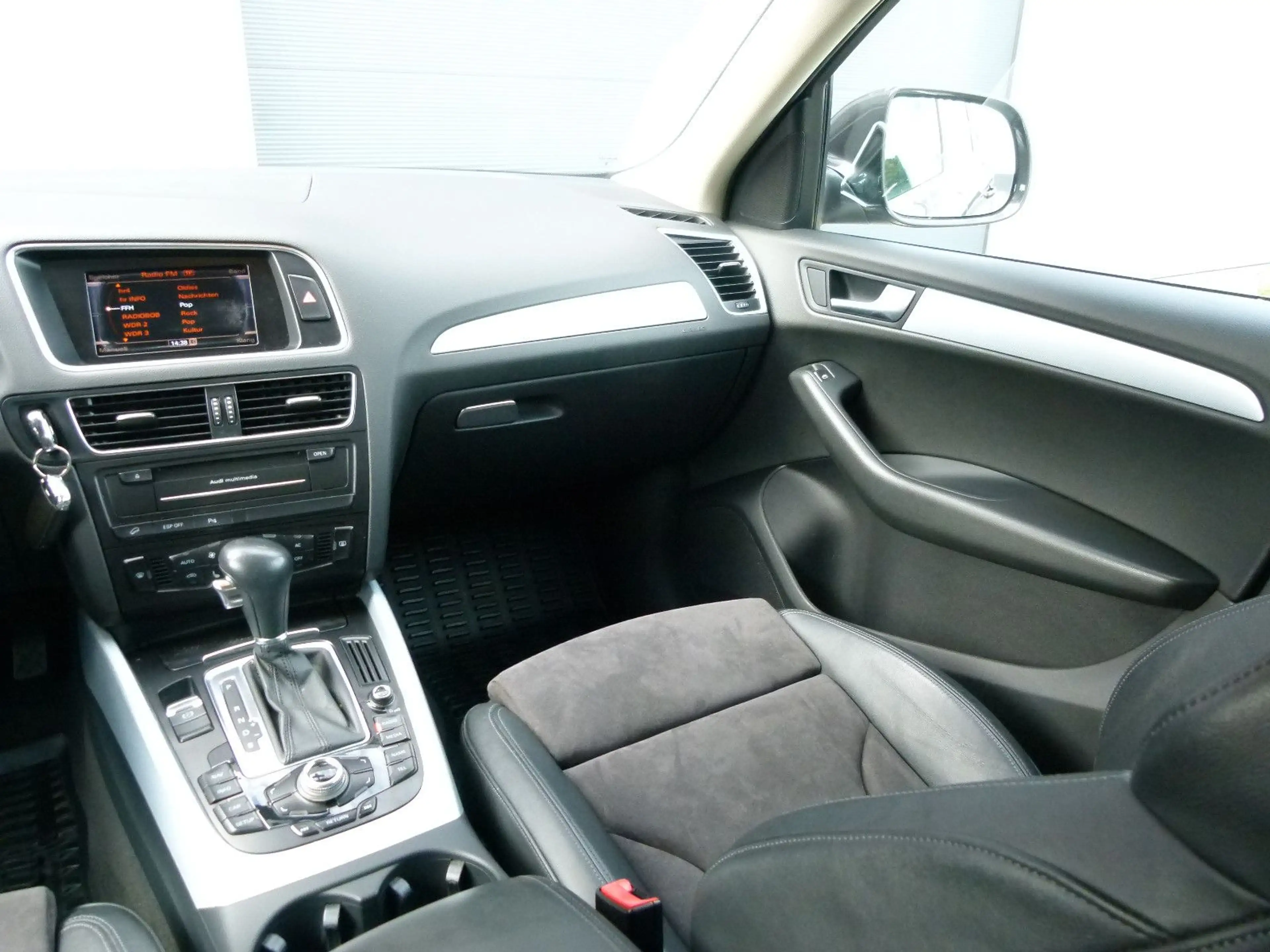Audi Q5 3.0 TDI 176 kW quattro S-line AHK Navi Xenon — photo 11