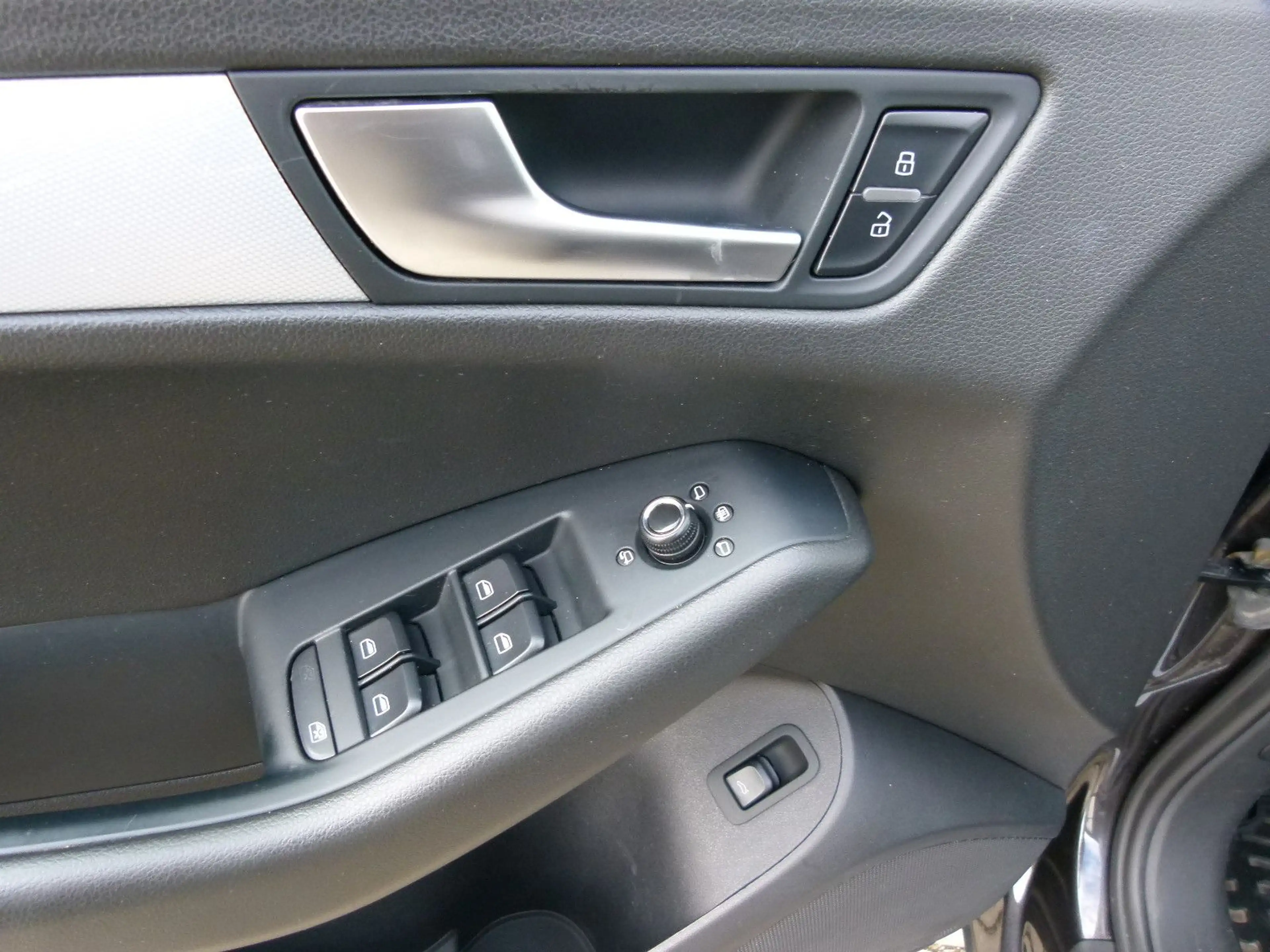 Audi Q5 3.0 TDI 176 kW quattro S-line AHK Navi Xenon — photo 15