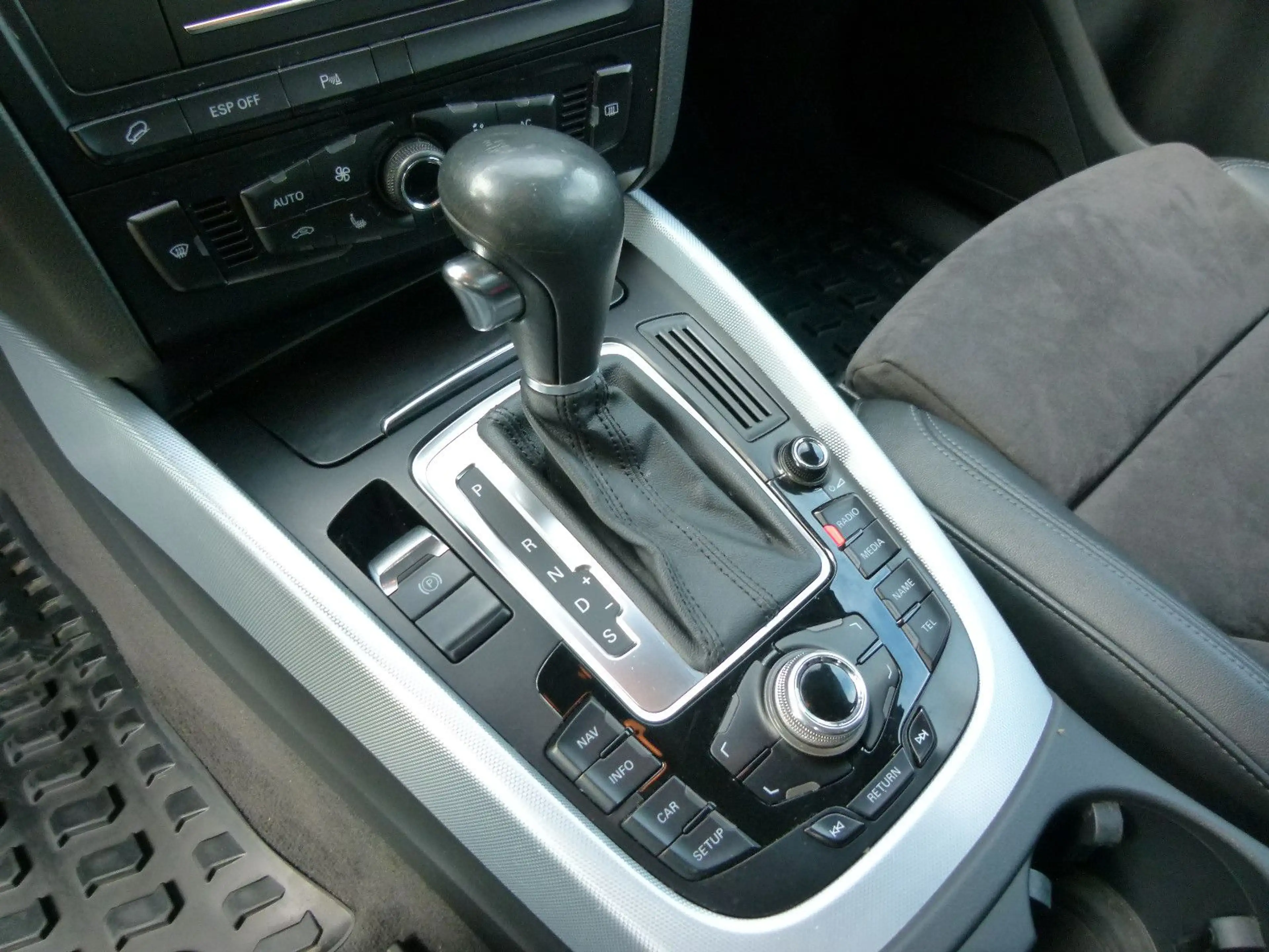 Audi Q5 3.0 TDI 176 kW quattro S-line AHK Navi Xenon — photo 12