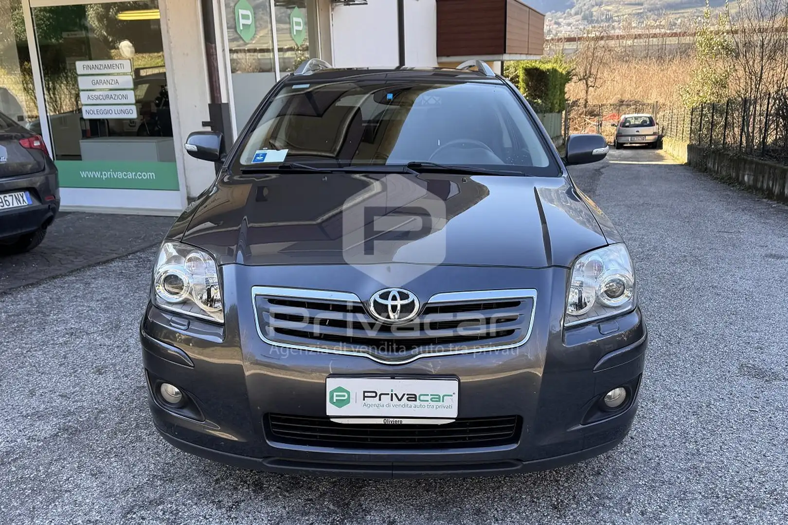 Toyota Avensis Avensis 2.0 D-4D 16V Station Wagon Argintiu - 2