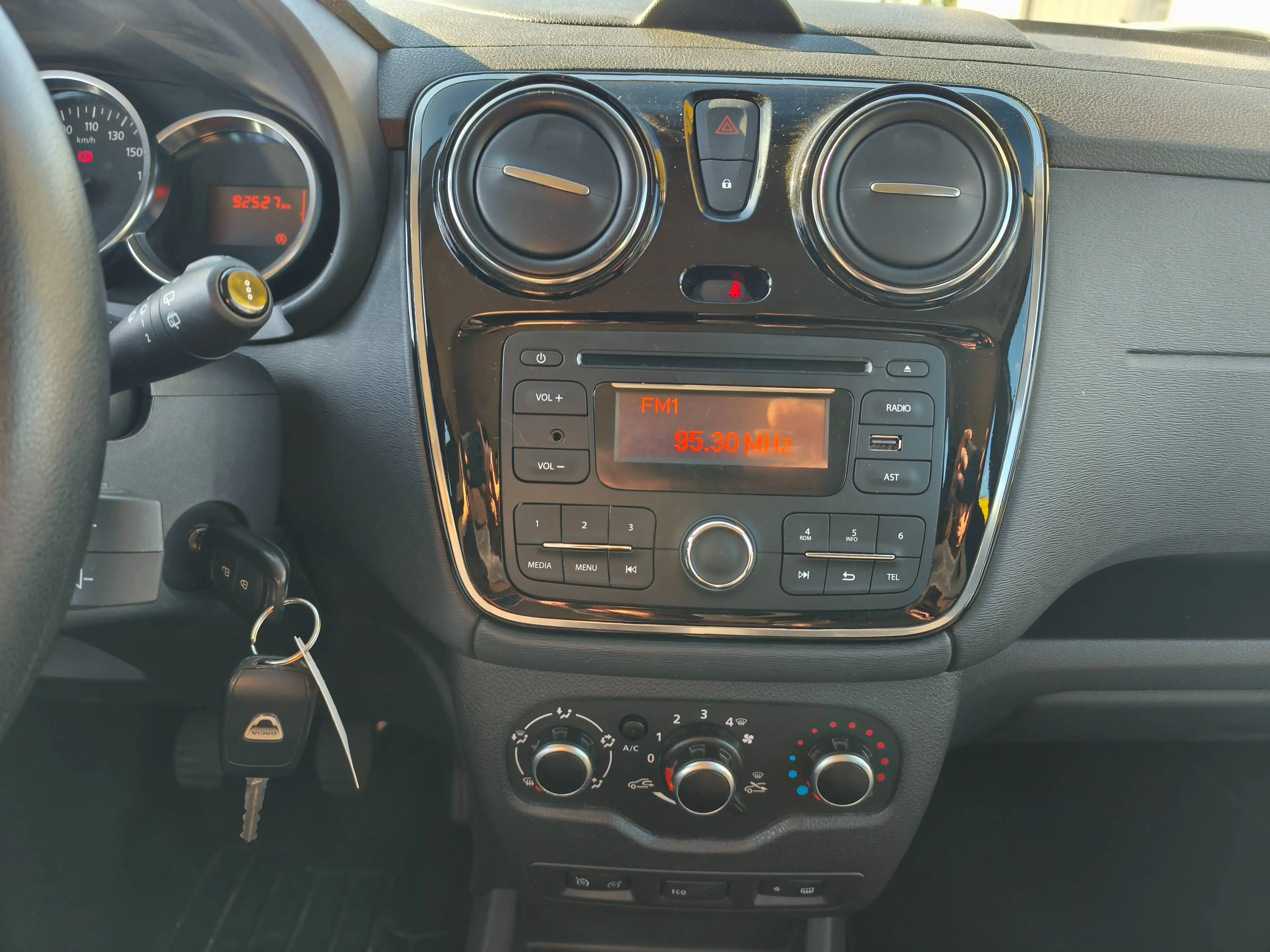 Dacia Lodgy Comfort*GARANTIE*7-SITZER*SERVICE-NEU* — photo 13