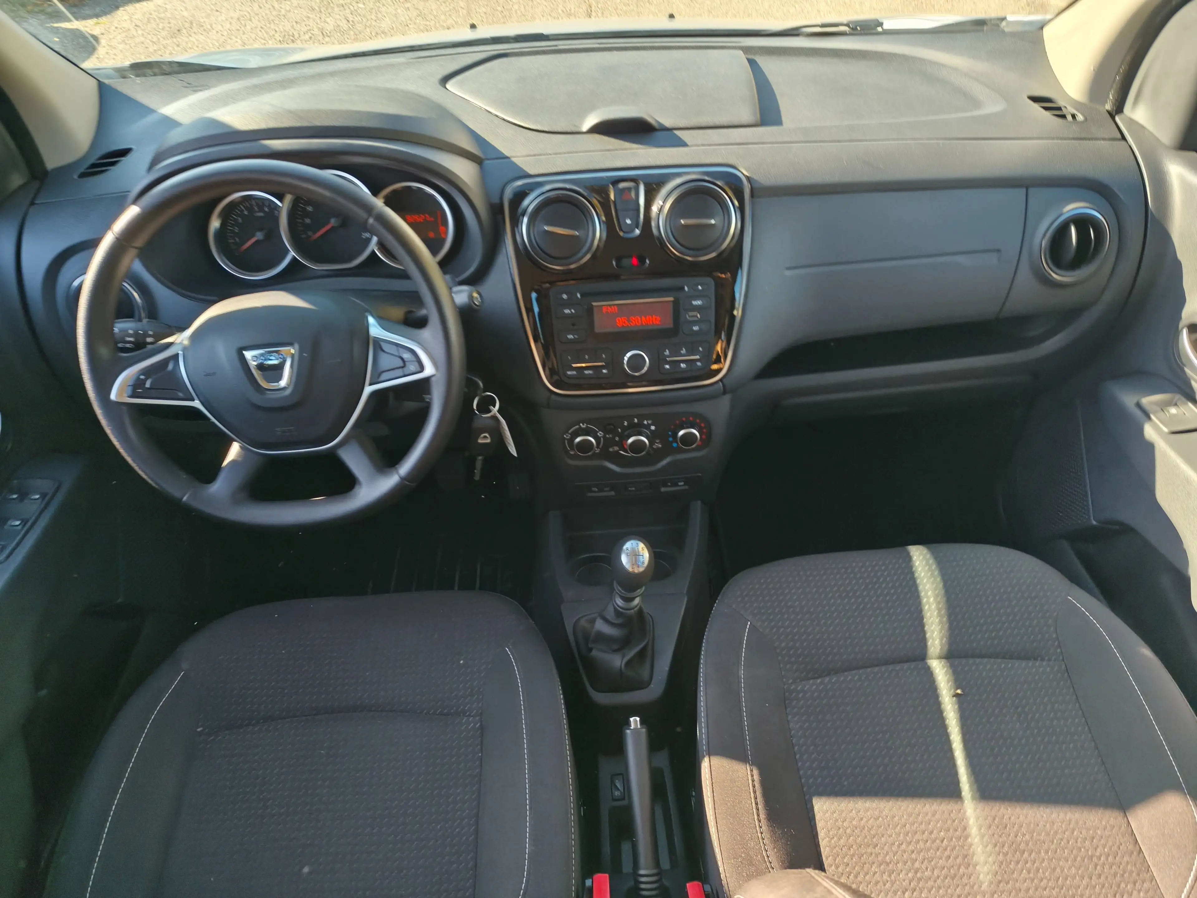 Dacia Lodgy Comfort*GARANTIE*7-SITZER*SERVICE-NEU* — photo 8