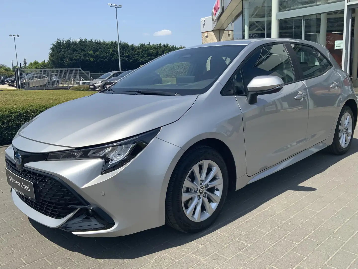 Toyota Corolla Hatchback 1.8 Hybrid Dynamic e-CVT Zilver - 1