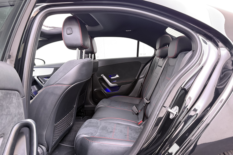 Mercedes-Benz A 180 AMG Night-Pack Pano-Dak 18'LMV Carplay Sfeerverlic — photo 11