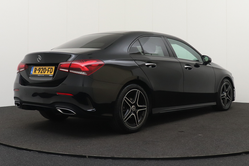 Mercedes-Benz A 180 AMG Night-Pack Pano-Dak 18'LMV Carplay Sfeerverlic — photo 2