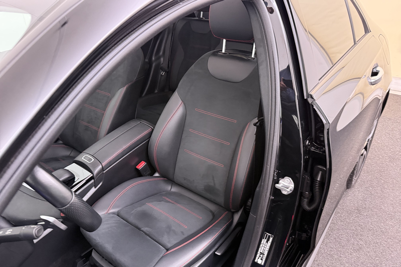 Mercedes-Benz A 180 AMG Night-Pack Pano-Dak 18'LMV Carplay Sfeerverlic — photo 8