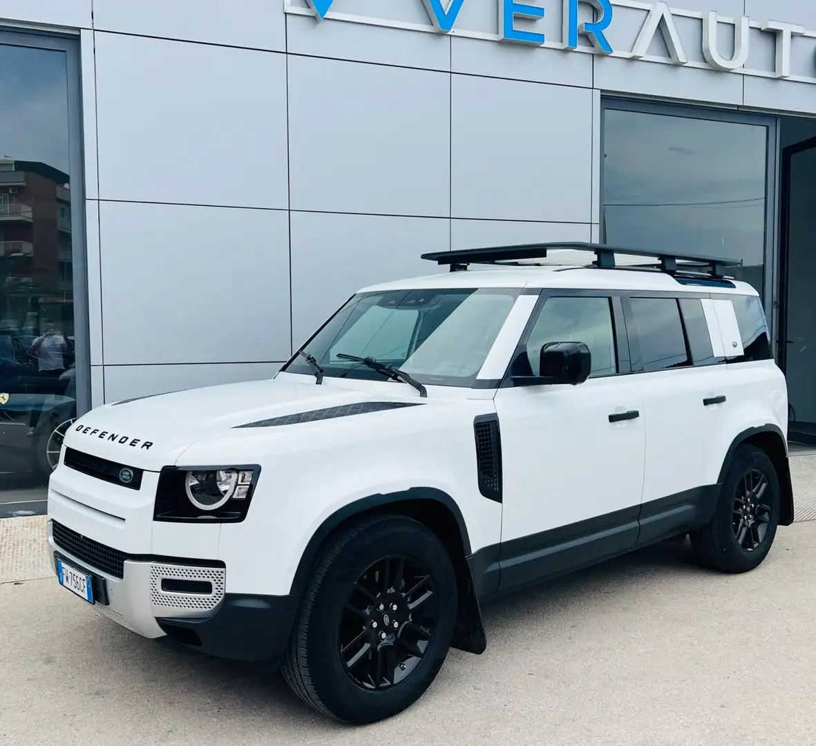 Land Rover Defender 110 2.0d S awd possibilità noleggio no scoring Bianco - 1