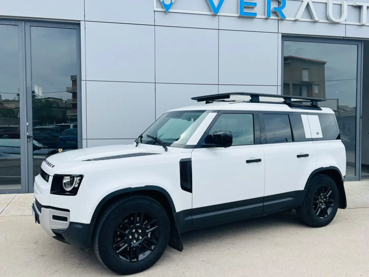 Land Rover Defender 110 2.0d S awd possibilità noleggio no scoring Bianco - 2