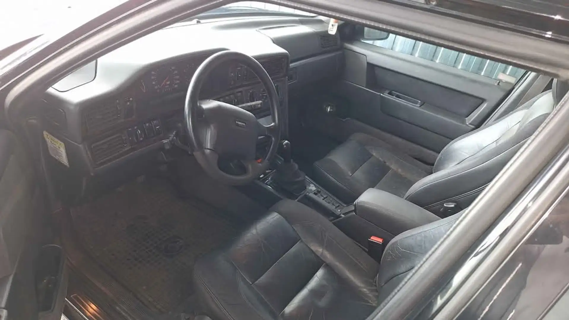 Volvo 855 T5-R Чорний - 2