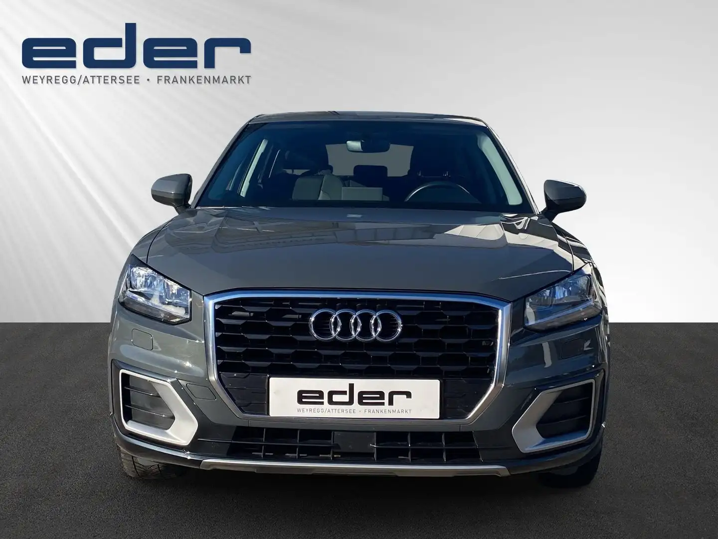 Audi Q2 30 TFSI Sport Grau - 2