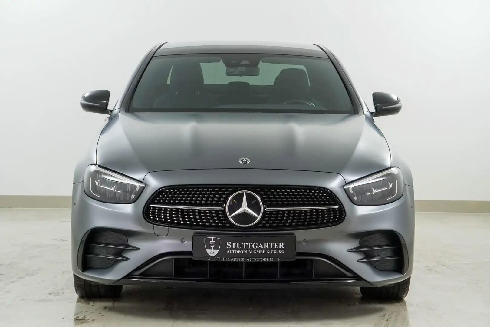 Mercedes-Benz E 300 e Pano AMG Line Designo magno Night AHK Gris - 2