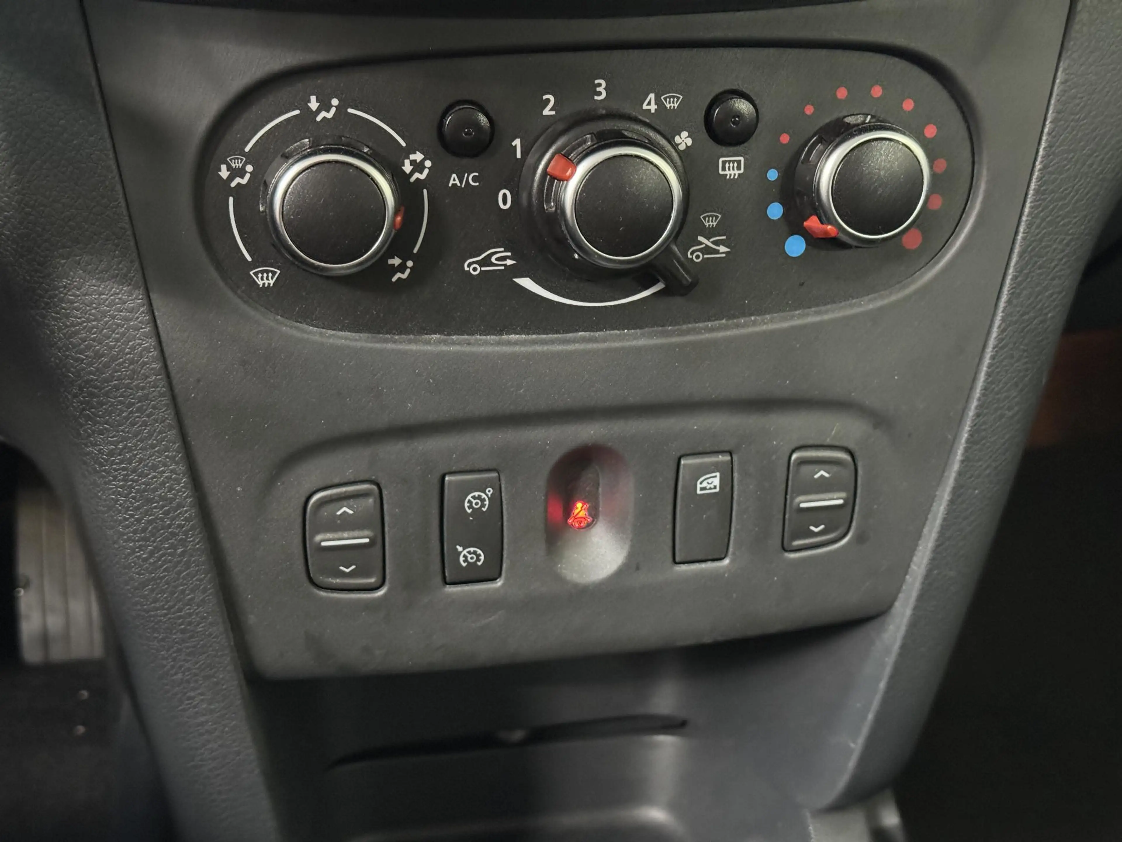 Dacia Logan MCV 0.9 TCe Laureate | Navigatie | Camera | Cruise — photo 14