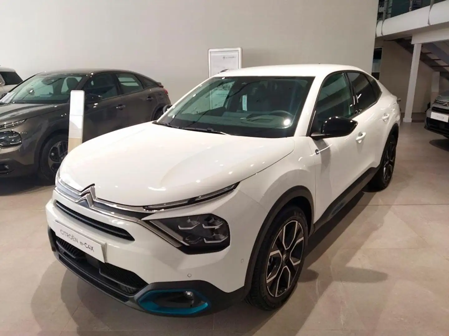 Citroen C4 X Eléctrico Shine 100kW Blanco - 2